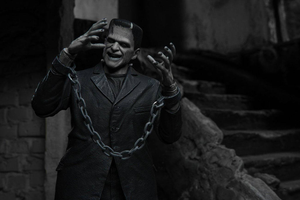 Frankenstein's Monster Universal Monsters Actionfigur Ultimate (Black &amp; White) 18 cm