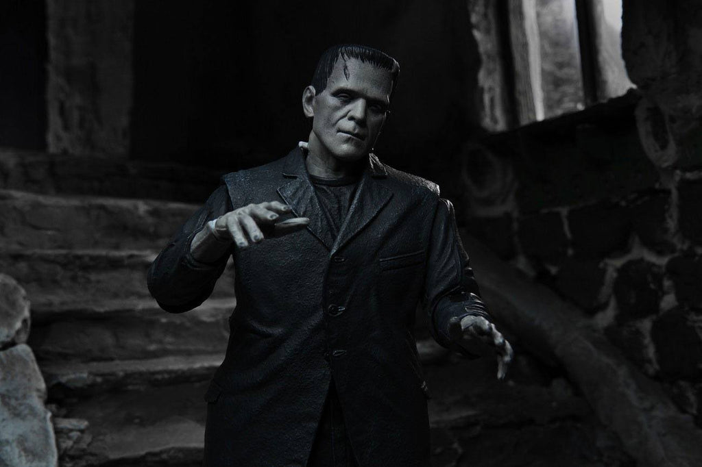Frankenstein's Monster Universal Monsters Actionfigur Ultimate (Black &amp; White) 18 cm