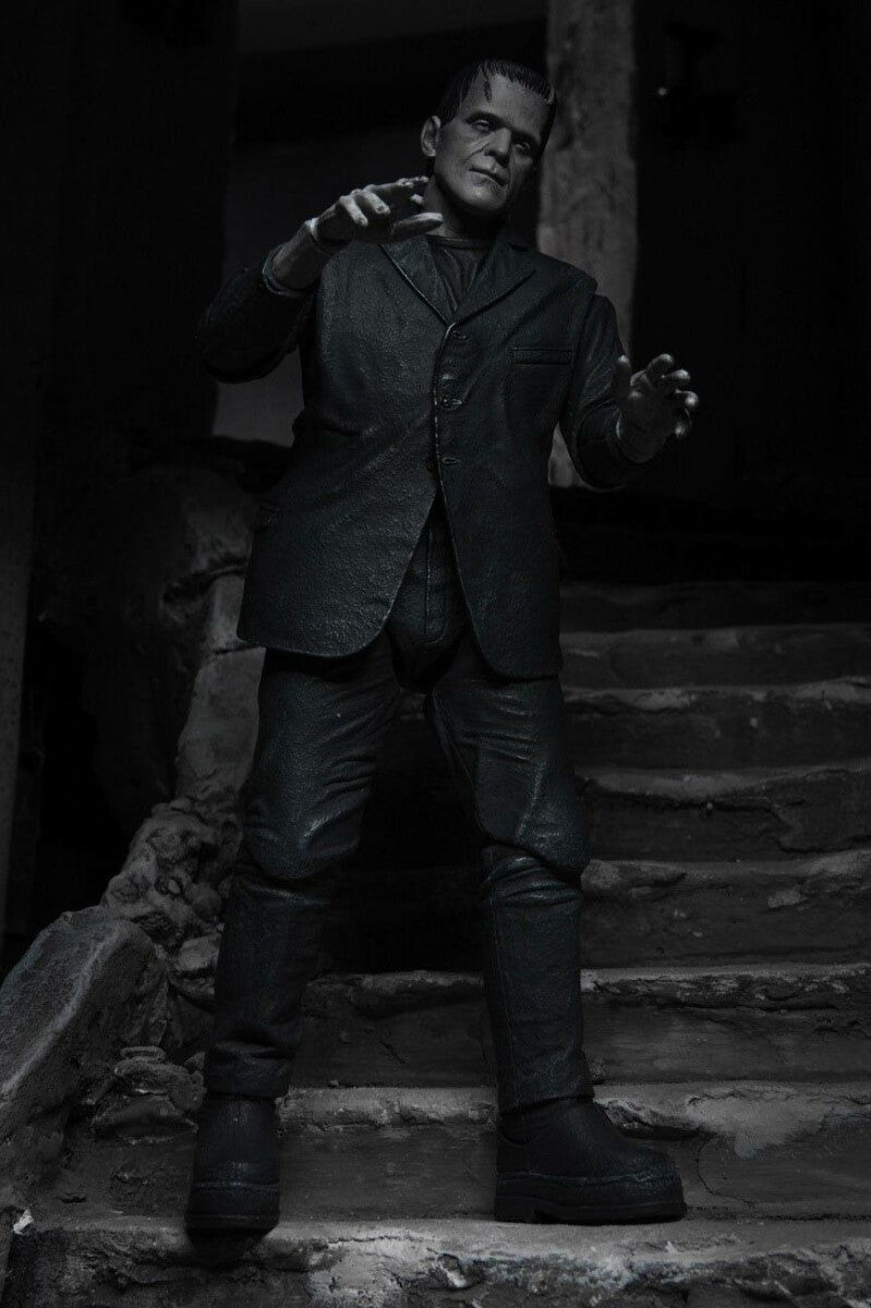 Frankenstein's Monster Universal Monsters Actionfigur Ultimate (Black &amp; White) 18 cm