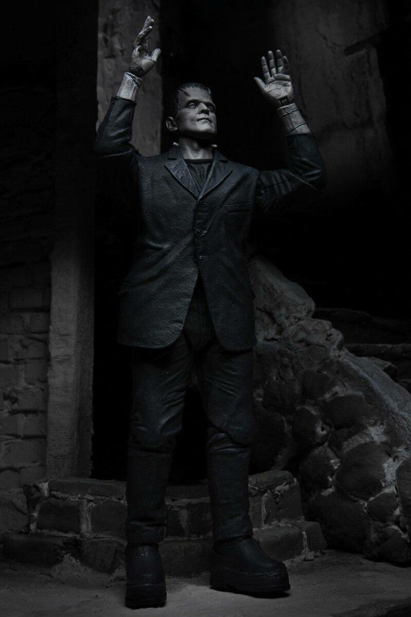 Frankenstein's Monster Universal Monsters Actionfigur Ultimate (Black &amp; White) 18 cm
