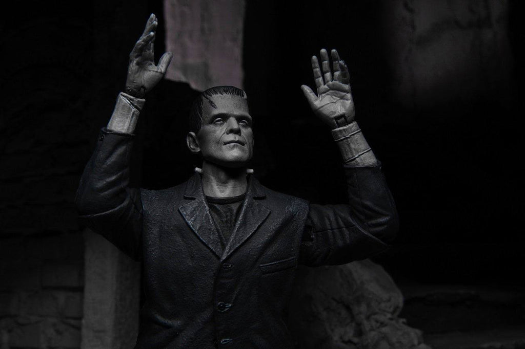 Frankenstein's Monster Universal Monsters Actionfigur Ultimate (Black &amp; White) 18 cm