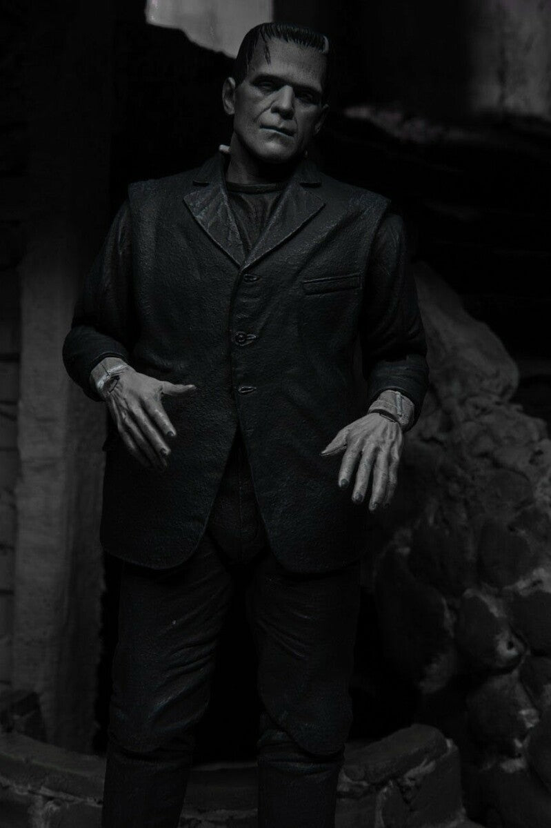 Frankenstein's Monster Universal Monsters Actionfigur Ultimate (Black &amp; White) 18 cm