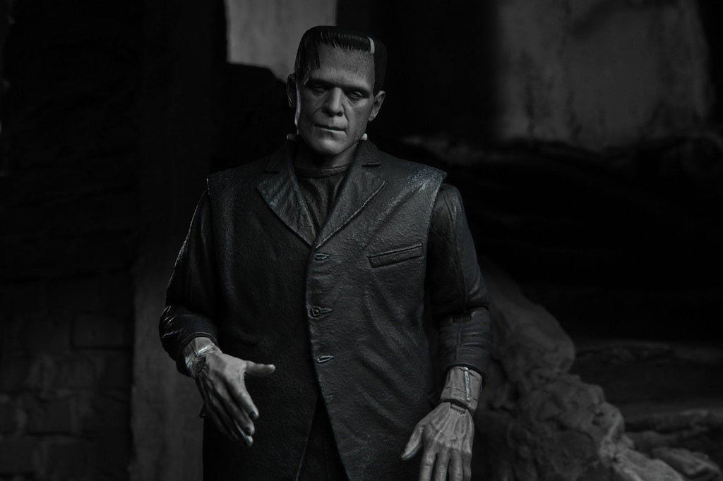 Frankenstein's Monster Universal Monsters Actionfigur Ultimate (Black &amp; White) 18 cm