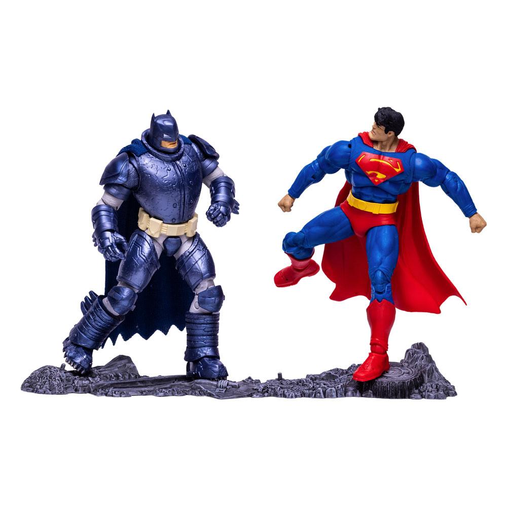 Superman vs. Armored Batman DC Actionfiguren Collector Multipack 18 cm - ein Kniepanzer von Batman abgefallen