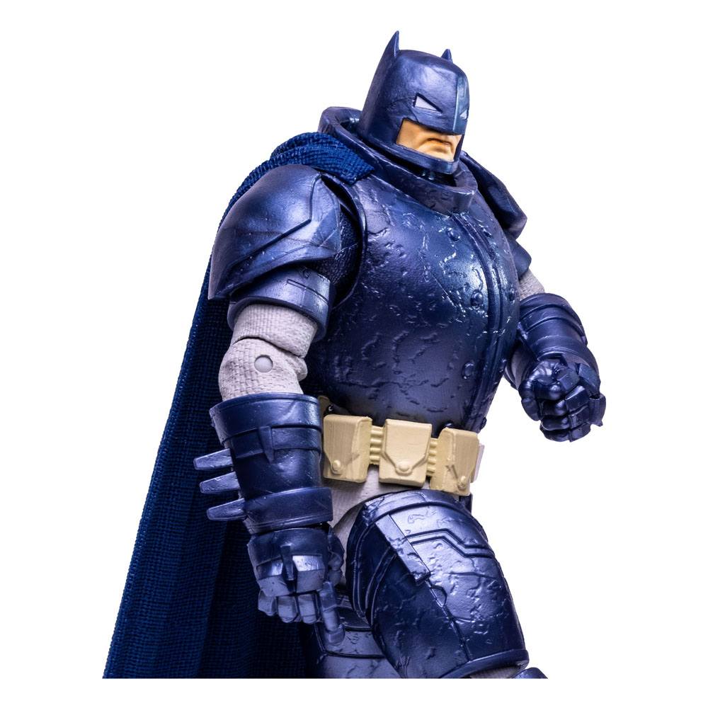 Superman vs. Armored Batman DC Actionfiguren Collector Multipack 18 cm - ein Kniepanzer von Batman abgefallen