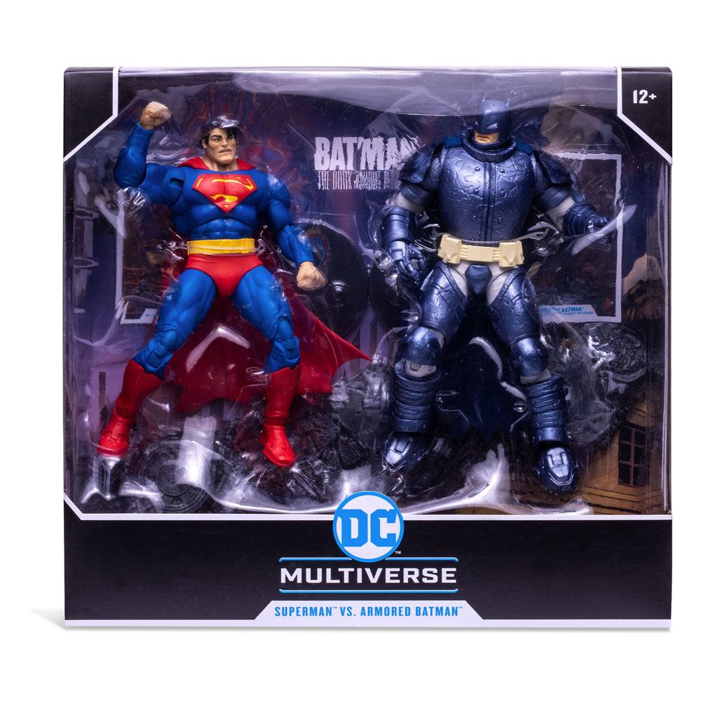 Superman vs. Armored Batman DC Actionfiguren Collector Multipack 18 cm - ein Kniepanzer von Batman abgefallen